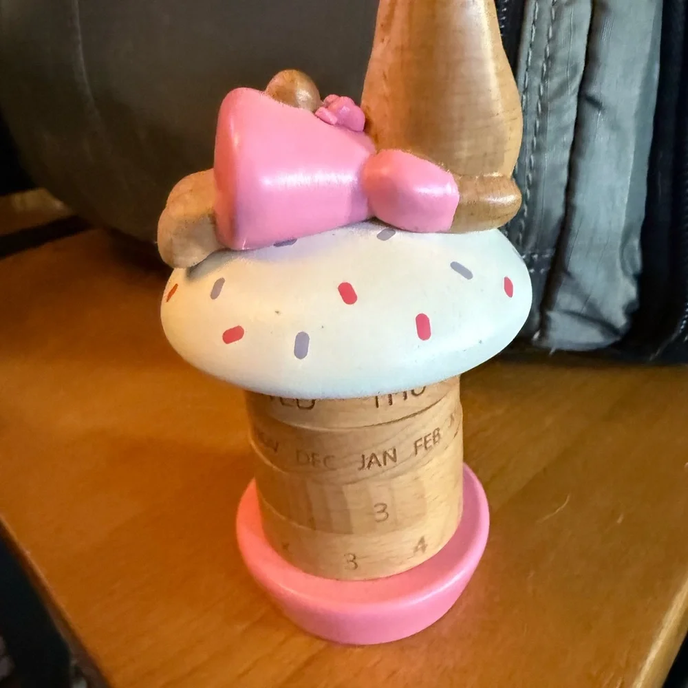 Sanrio Pink and White Bunny Calendar